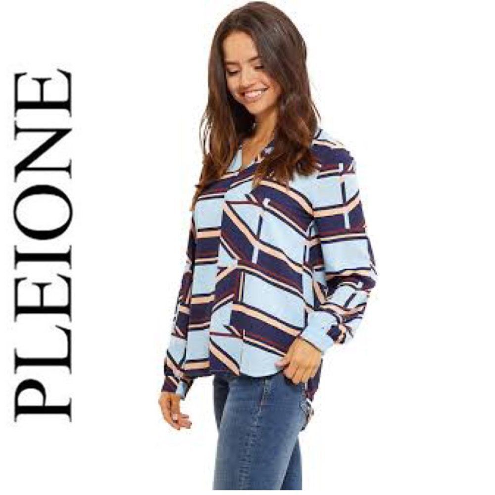 Pleione Blue geometric V-neck blouse Sz L